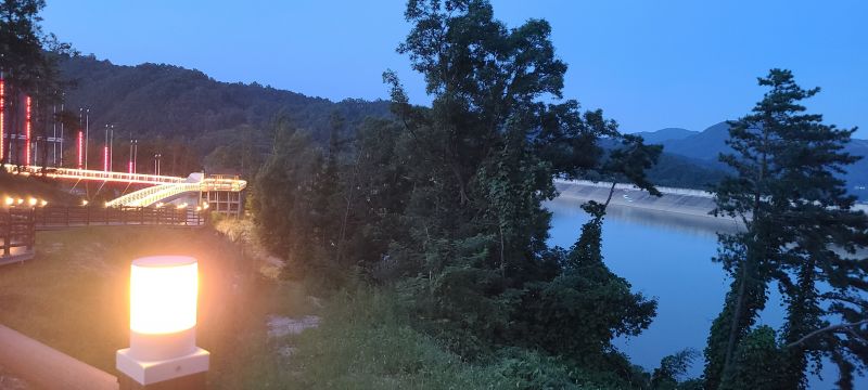 김천부항댐, 야간 경관조명 --- 화려한 볼거리 제공