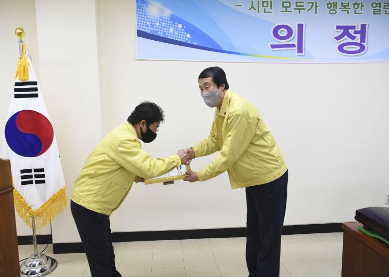 김천시의회 이명기, 박영록 의원 의정봉사상 수상