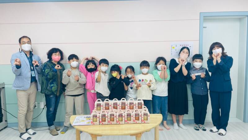 김천시 다함께돌봄센터 황산마을돌봄터 “카네이션 화분 나눔”참여!