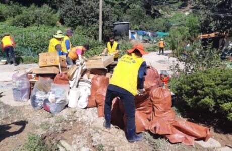 김천시 자원봉사자들 포항 태풍피해지역 40여명 자원봉사활동 