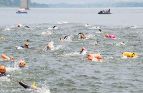 1,000여명의 수영 동호인, 낙동강변 물살을 가르다!