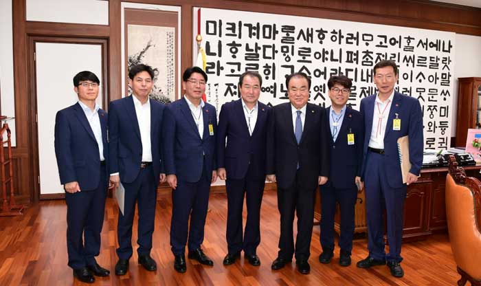 김충섭 김천시장, 국회의장실 방문 지역현안 지원 요청